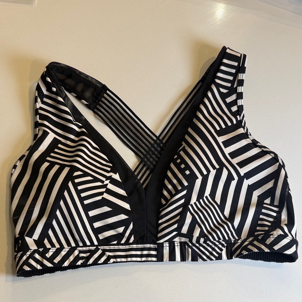 Victoria Sport Striped Crossback Sports Bra by Victoria's Secret. Size L